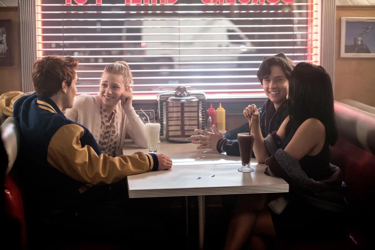 The Riverdale gang hanging out at Pop’s diner in this image from CBS Television Studios